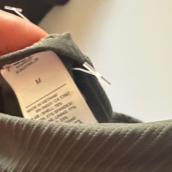 Old Navy Ribbed Dark Green Crop Top - Picture 3 of 3